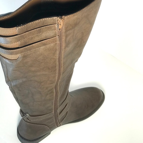 Boots - Picture 3 of 3